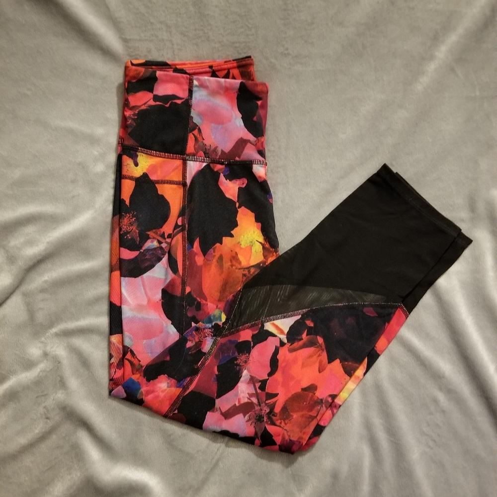 Athleta red/blk floral leggings Sz small